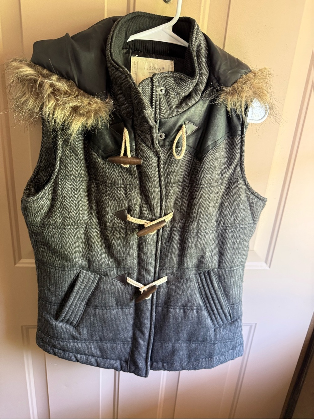 Ci Sono Gray Quilted Faux-Fur Trim Hooded Vest